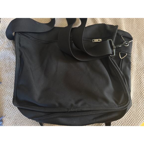 Tumi 3 Expandable Organizer Laptop Briefcase LN - Used Twice - Picture 4 of 5